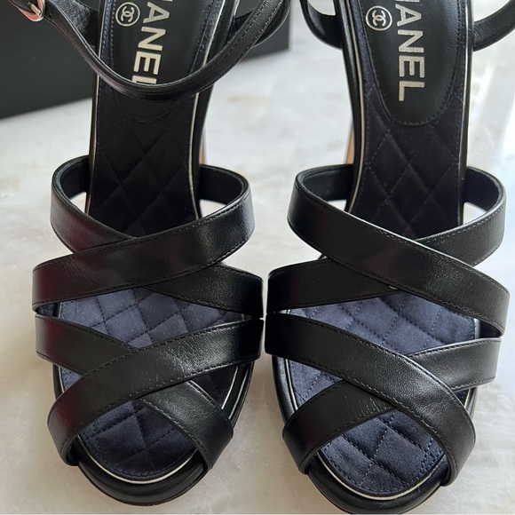 Chanel Black Leather Sandals with Interlocking CC Logo Embellished Heels - Picture 5 of 9